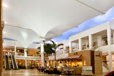 Techo del centro comercial CasaPark en Brasil