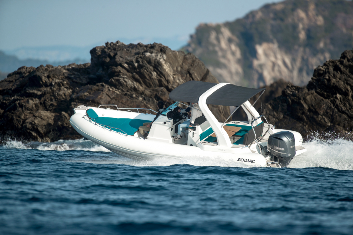 Zodiac sur l'eau avec Bimini